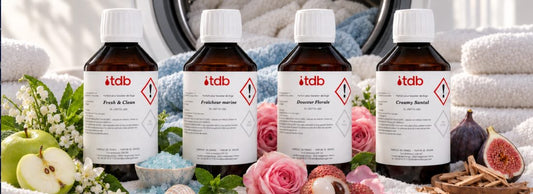 Boosters de parfum pour linge Terre de Bougies devant un lave-linge et du linge propre