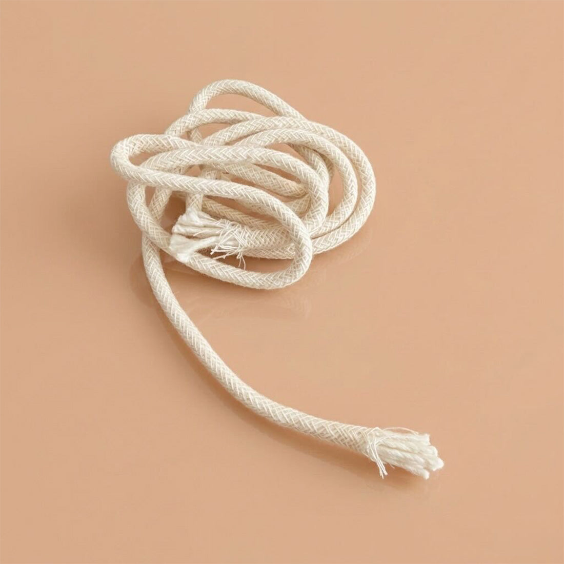 Round Cotton wick for oil lamp alternate view detail handmade fabrication Terre de Bougies