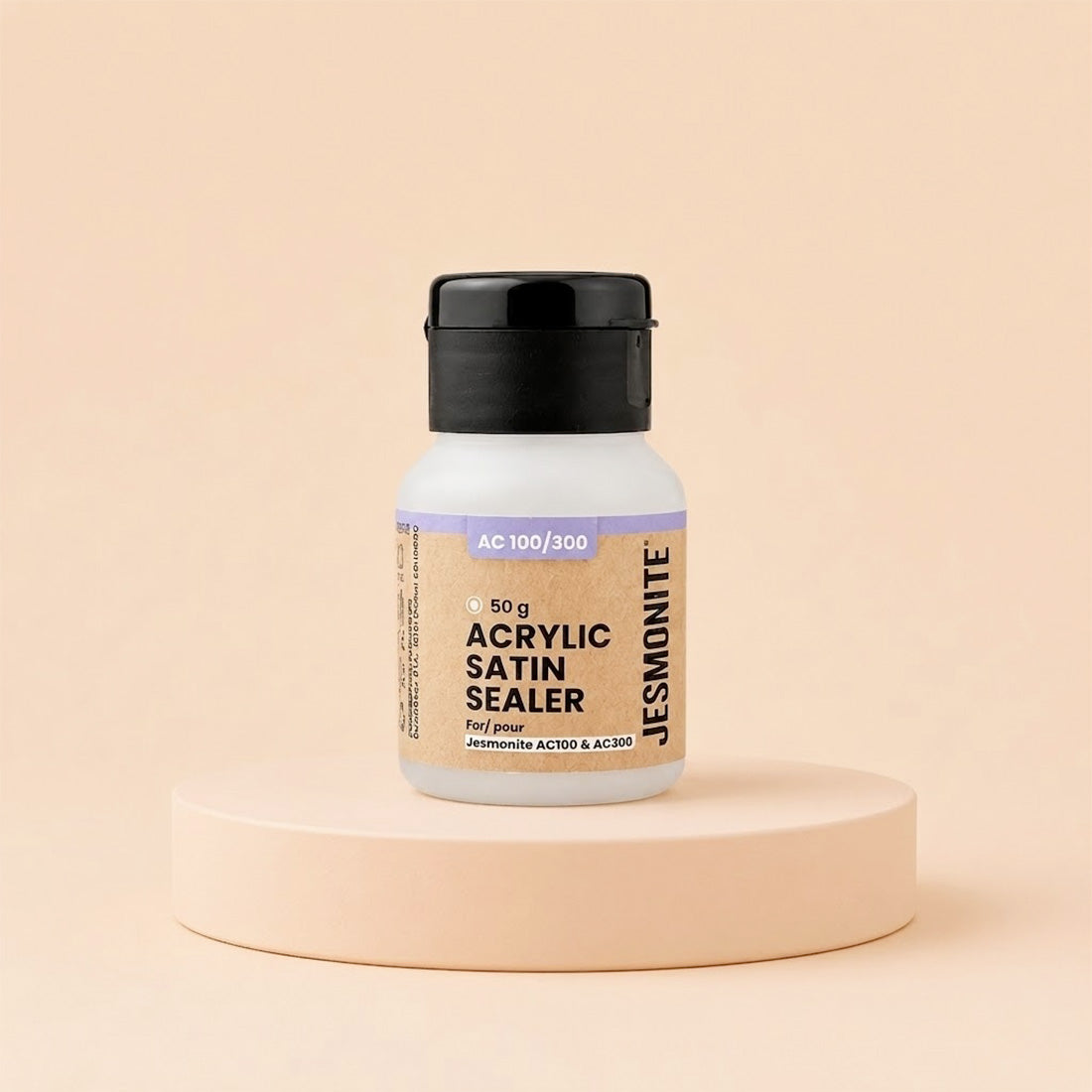 Petit flacon de vernis acrylique satiné Jesmonite sur socle beige