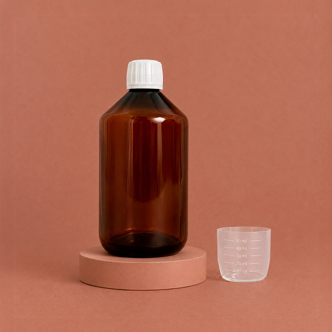 Bouteille ambrée pour lessive et son gobelet doseur transparent