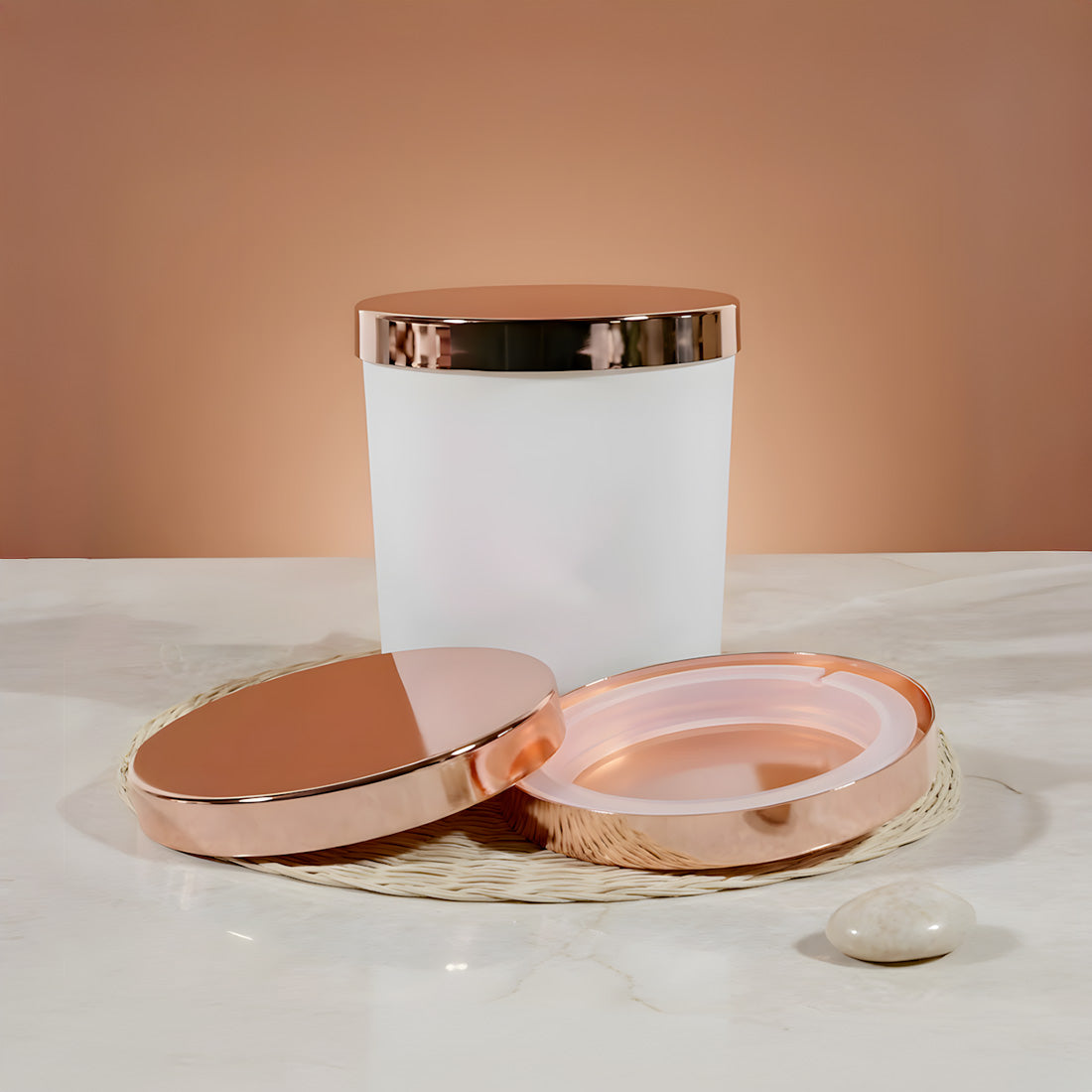 Pot blanc à liseré rose gold avec ses couvercles métallisés assortis