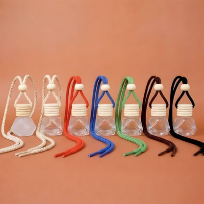 Gamme des diffuseurs de voiture Diamant alignés avec leurs cordons de couleur
