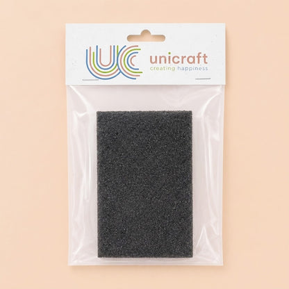 Éponge abrasive à grains moyens dans son emballage Unicraft