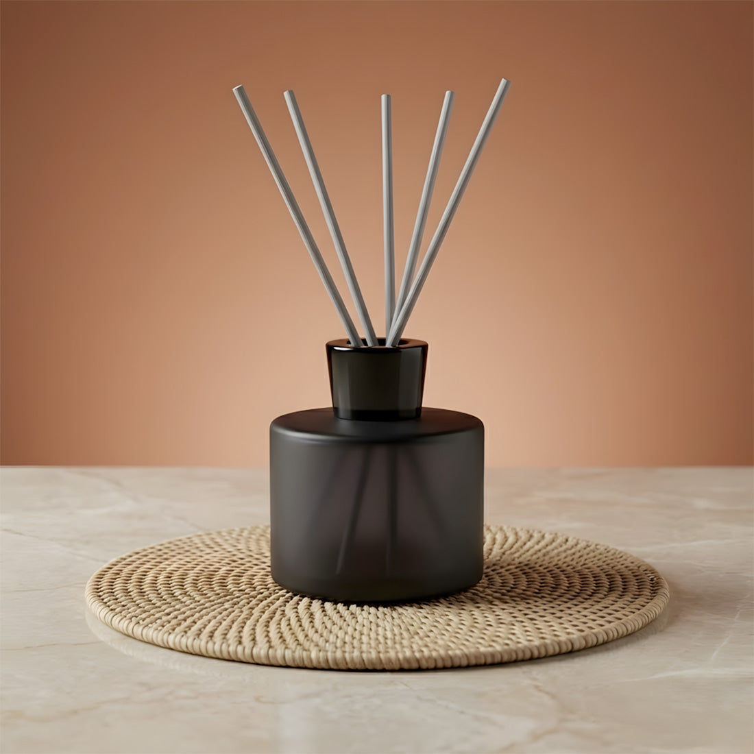 Flacon diffuseur Karma noir mat - 100 ml détail vue alternative artisanat fabrication maison Terre de Bougies