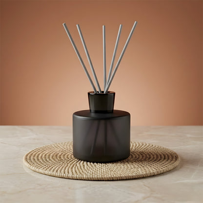 Flacon diffuseur Karma noir mat - 100 ml détail vue alternative artisanat fabrication maison Terre de Bougies