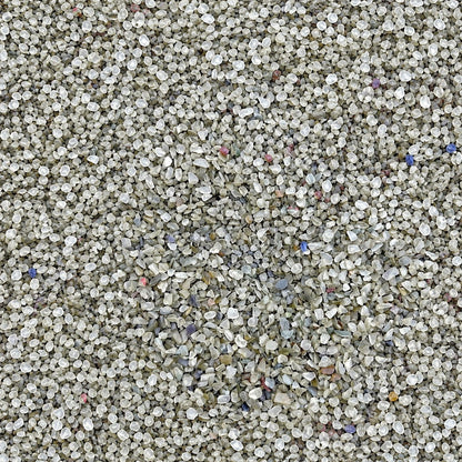 Gros plan sur les granulats de verre recyclé GlassRoxx teinte argent pailleté