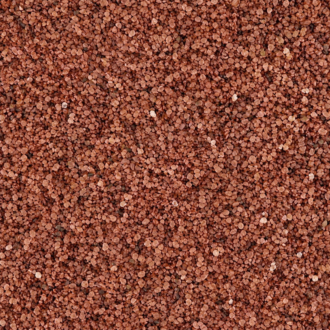 Gros plan sur les granulats de verre recyclé GlassRoxx teinte terracotta
