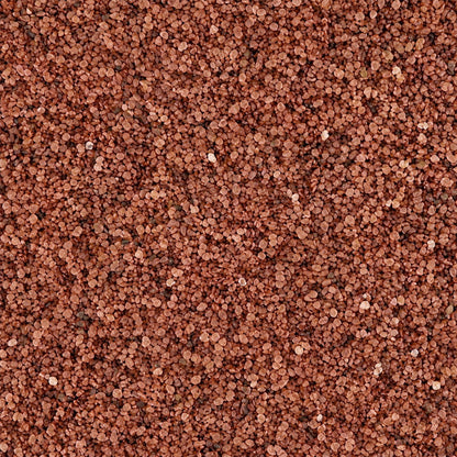 Gros plan sur les granulats de verre recyclé GlassRoxx teinte terracotta