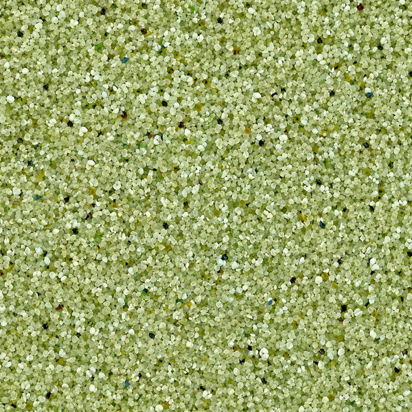 Gros plan sur les granulats de verre recyclé GlassRoxx teinte vert clair