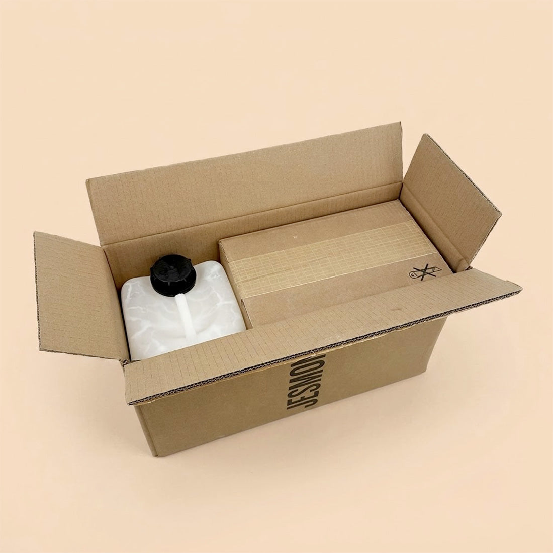 Coffret carton ouvert du Jesmonite AC100 DUOSET avec ses deux contenants