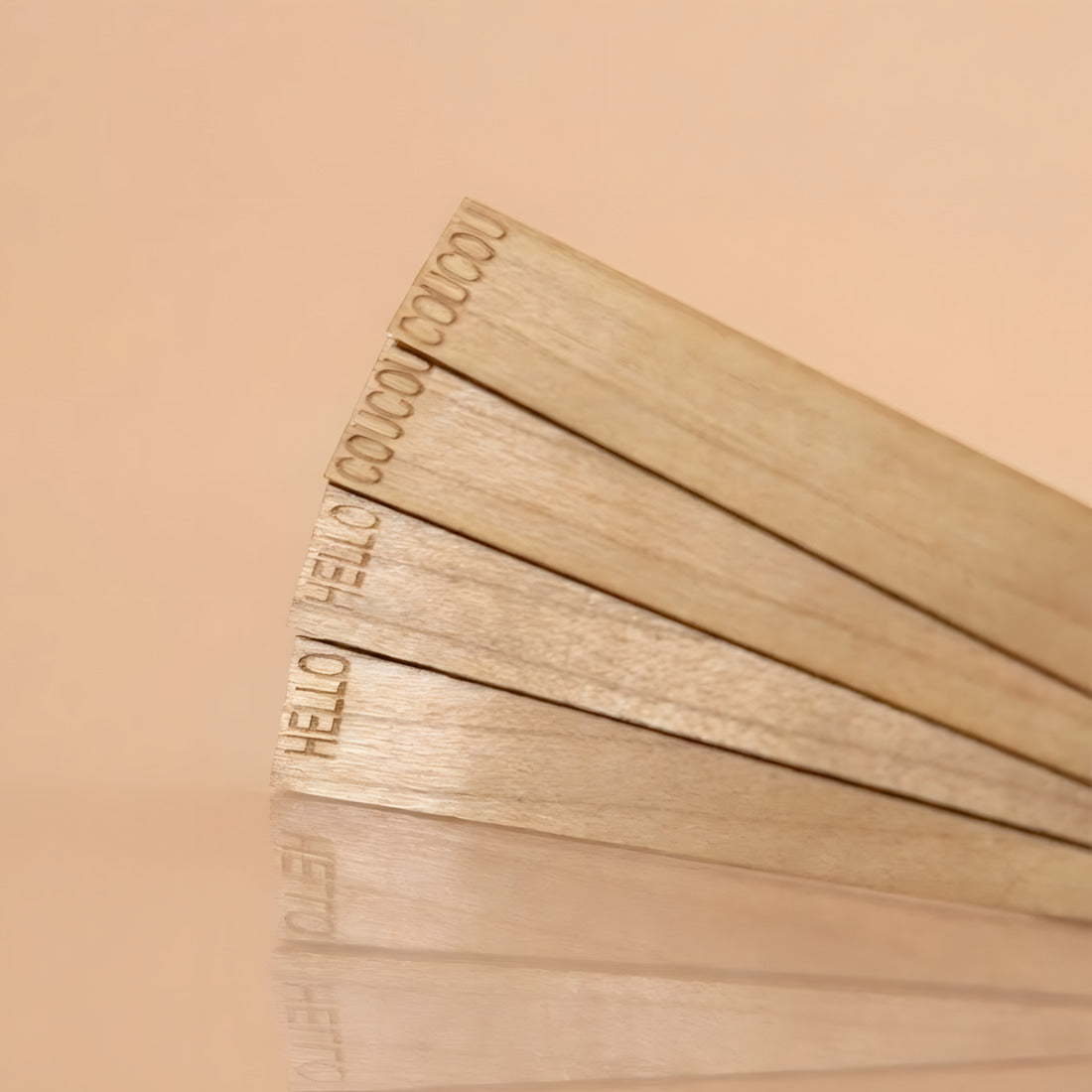 Mèches en bois Jolis mots gravées, disposées en éventail