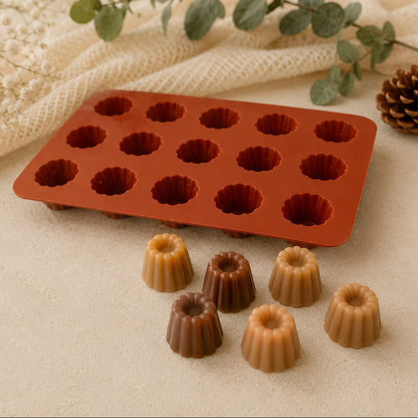 Moule en silicone à cannelés et fondants démoulés en dégradé de bruns
