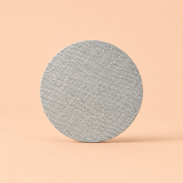 Disque de papier abrasif à grains moyens vu de face