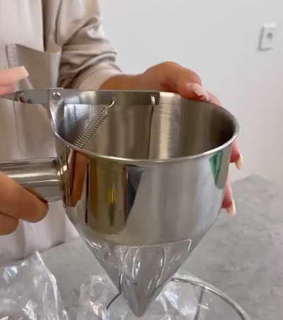 utiliser un entonnoir à cire