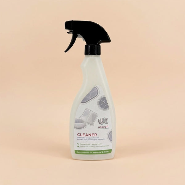 Flacon spray de nettoyant pour Jesmonite avec sa gâchette noire